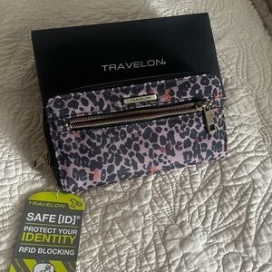 Travelon bundle of 2 wallets. NWT